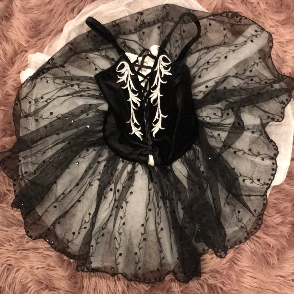 BLACK/WHITE BALLET COSTUME